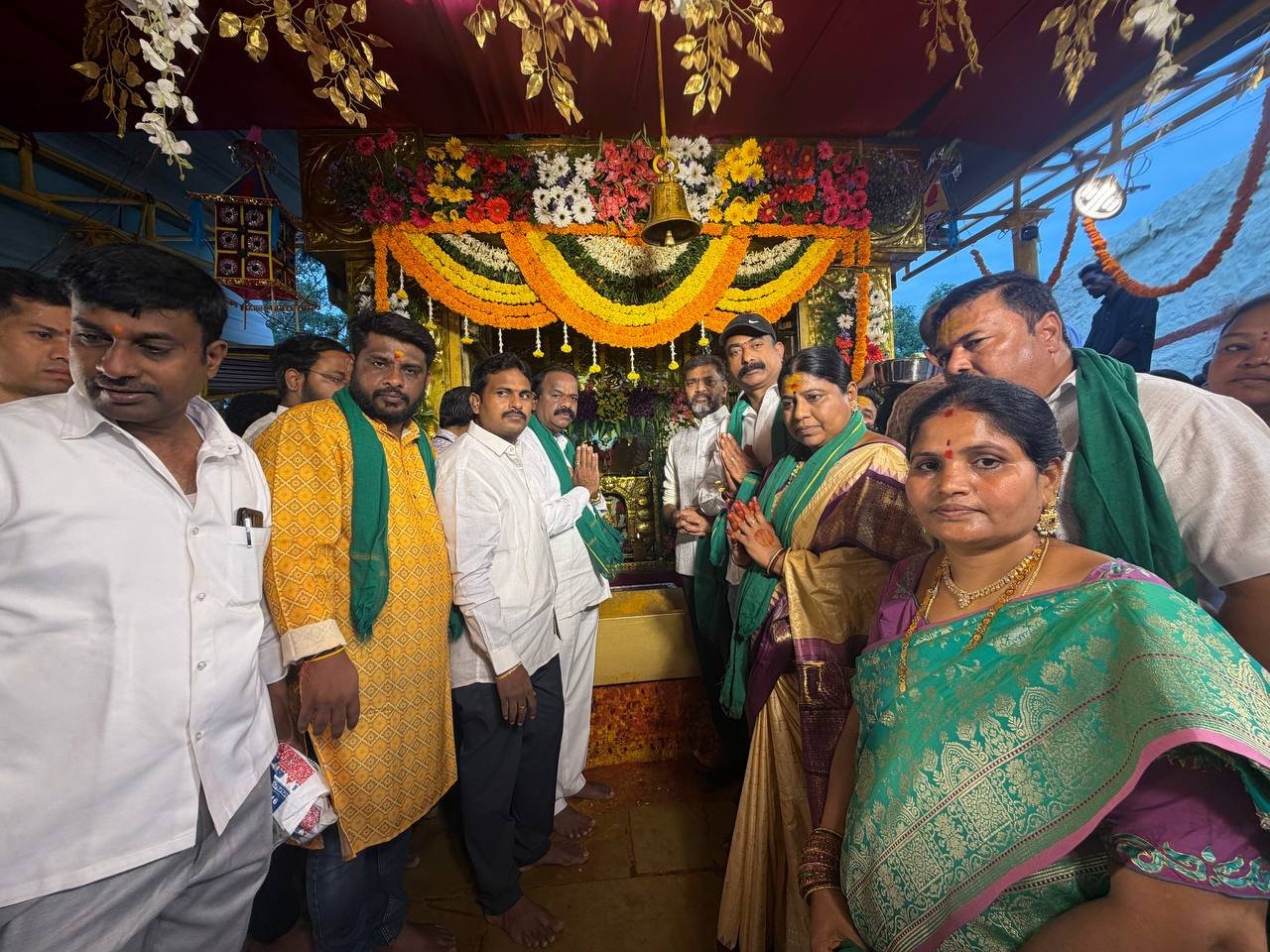 ఘనంగా గోల్కొండ జగదాంబిక అమ్మవారి పటేలమ్మ తొలి నజర్ బోనం
